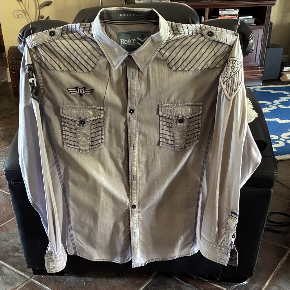 Roar Men's Silver Embroidered Button Down Shirt